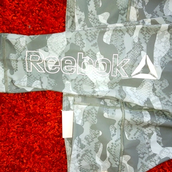 Reebok High Rise Legging - Picture 5 of 5